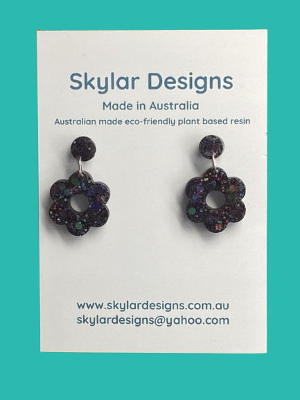 close up Black colour resin glitter dangle flower shape