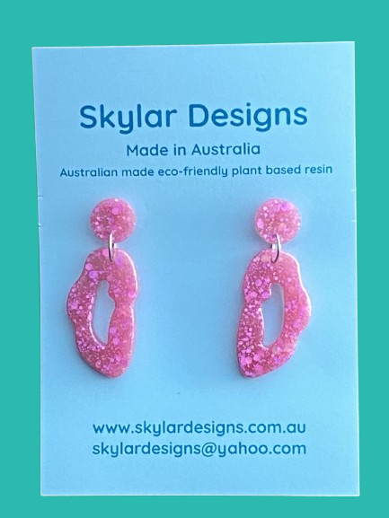 close up of pink colour resin glitter dangle geode shape